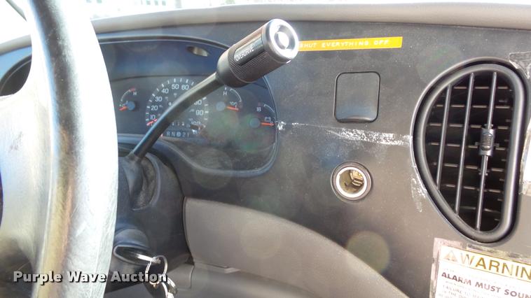 image for item K8046 2002 Ford Econoline E350 Super Duty Startcarft Coach shuttle bus