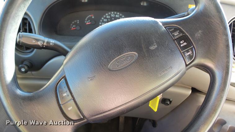 image for item K8046 2002 Ford Econoline E350 Super Duty Startcarft Coach shuttle bus