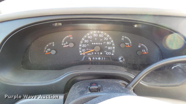 image for item K8046 2002 Ford Econoline E350 Super Duty Startcarft Coach shuttle bus