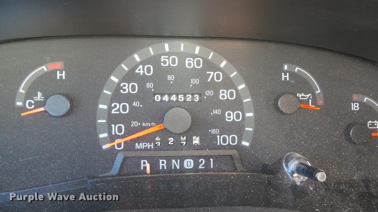 image for item K8046 2002 Ford Econoline E350 Super Duty Startcarft Coach shuttle bus