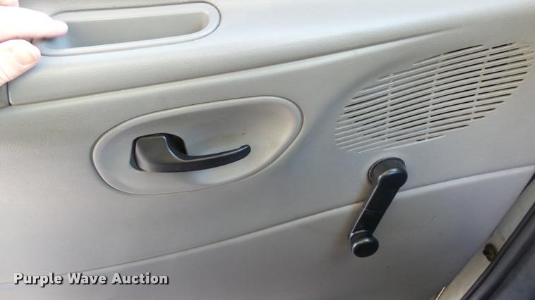 image for item K8046 2002 Ford Econoline E350 Super Duty Startcarft Coach shuttle bus