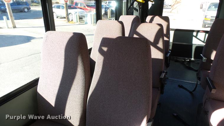 image for item K8046 2002 Ford Econoline E350 Super Duty Startcarft Coach shuttle bus