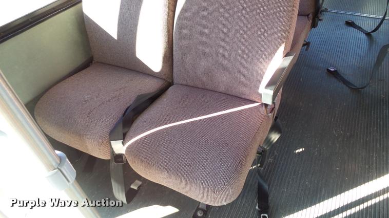 image for item K8046 2002 Ford Econoline E350 Super Duty Startcarft Coach shuttle bus