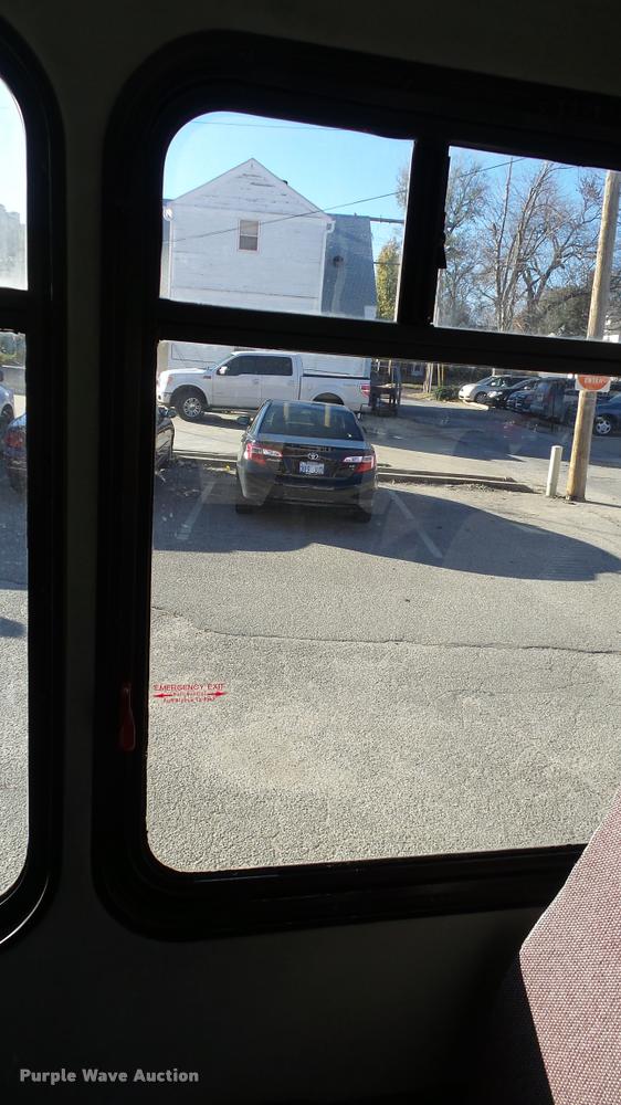 image for item K8046 2002 Ford Econoline E350 Super Duty Startcarft Coach shuttle bus