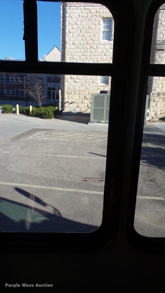 image for item K8046 2002 Ford Econoline E350 Super Duty Startcarft Coach shuttle bus