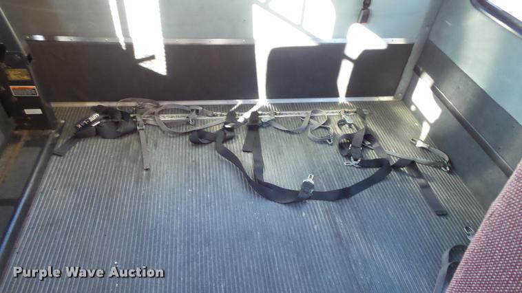 image for item K8046 2002 Ford Econoline E350 Super Duty Startcarft Coach shuttle bus