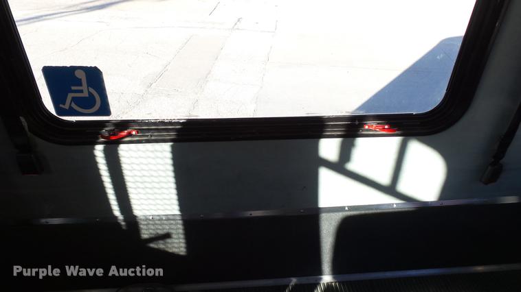 image for item K8046 2002 Ford Econoline E350 Super Duty Startcarft Coach shuttle bus