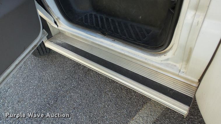 image for item K8046 2002 Ford Econoline E350 Super Duty Startcarft Coach shuttle bus