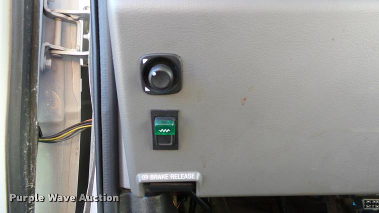 image for item K8046 2002 Ford Econoline E350 Super Duty Startcarft Coach shuttle bus