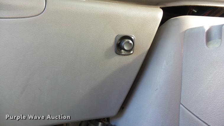 image for item K8046 2002 Ford Econoline E350 Super Duty Startcarft Coach shuttle bus