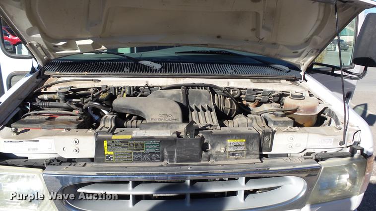 image for item K8046 2002 Ford Econoline E350 Super Duty Startcarft Coach shuttle bus