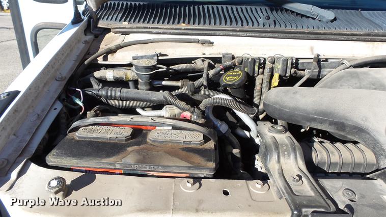 image for item K8046 2002 Ford Econoline E350 Super Duty Startcarft Coach shuttle bus