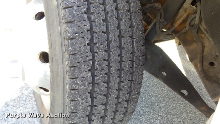 image for item K8046 2002 Ford Econoline E350 Super Duty Startcarft Coach shuttle bus