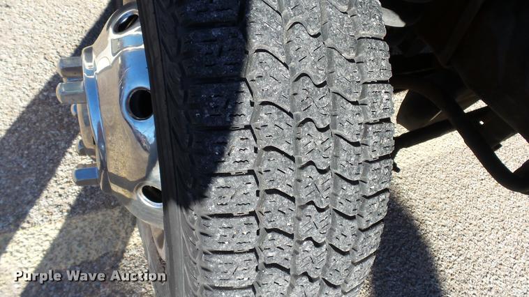 image for item K8046 2002 Ford Econoline E350 Super Duty Startcarft Coach shuttle bus