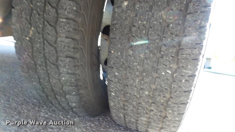 image for item K8046 2002 Ford Econoline E350 Super Duty Startcarft Coach shuttle bus