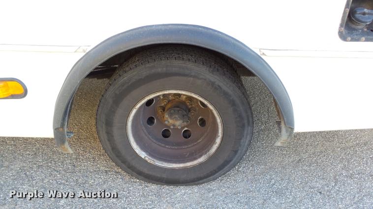 image for item K8046 2002 Ford Econoline E350 Super Duty Startcarft Coach shuttle bus