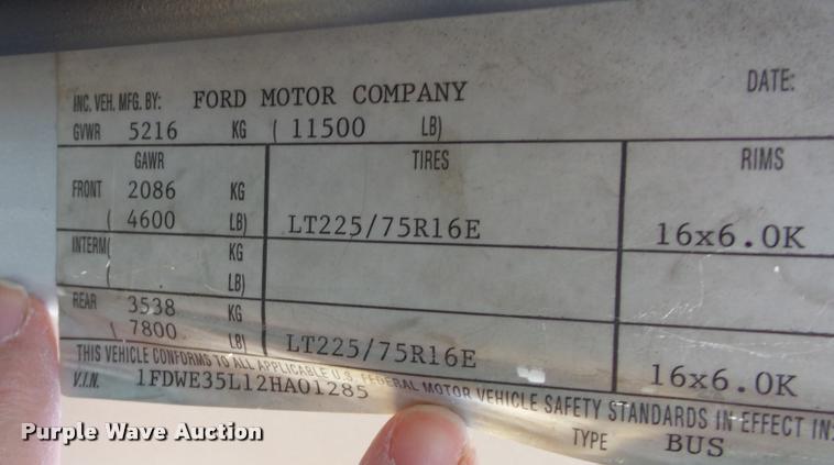 image for item K8046 2002 Ford Econoline E350 Super Duty Startcarft Coach shuttle bus