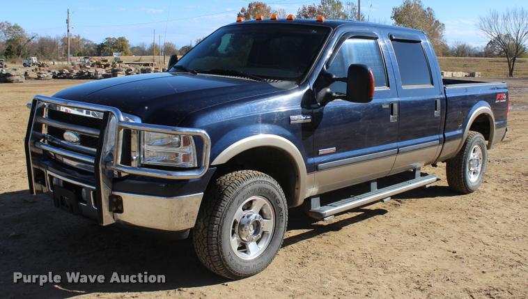 image for item L2999 2005 Ford F250 Super Duty Lariat FX4 Crew Cab pickup truck