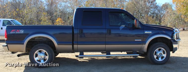 image for item L2999 2005 Ford F250 Super Duty Lariat FX4 Crew Cab pickup truck