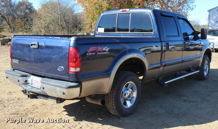 image for item L2999 2005 Ford F250 Super Duty Lariat FX4 Crew Cab pickup truck