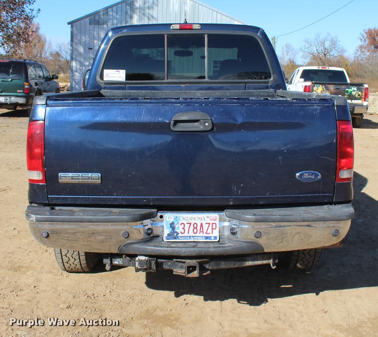 image for item L2999 2005 Ford F250 Super Duty Lariat FX4 Crew Cab pickup truck