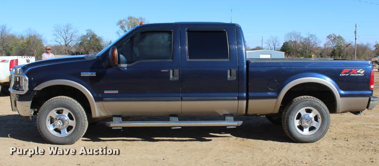 image for item L2999 2005 Ford F250 Super Duty Lariat FX4 Crew Cab pickup truck
