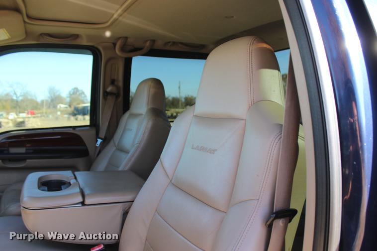 image for item L2999 2005 Ford F250 Super Duty Lariat FX4 Crew Cab pickup truck