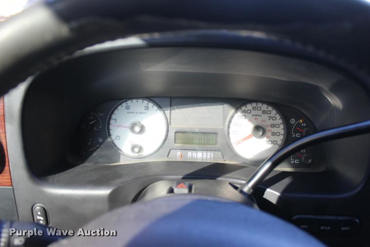 image for item L2999 2005 Ford F250 Super Duty Lariat FX4 Crew Cab pickup truck