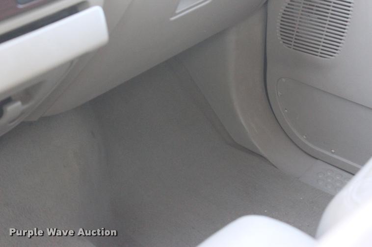 image for item L2999 2005 Ford F250 Super Duty Lariat FX4 Crew Cab pickup truck