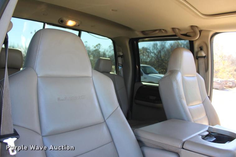 image for item L2999 2005 Ford F250 Super Duty Lariat FX4 Crew Cab pickup truck