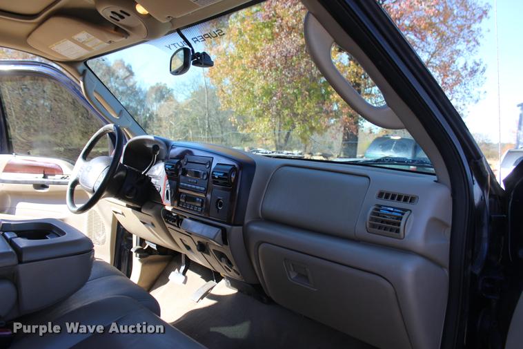 image for item L2999 2005 Ford F250 Super Duty Lariat FX4 Crew Cab pickup truck