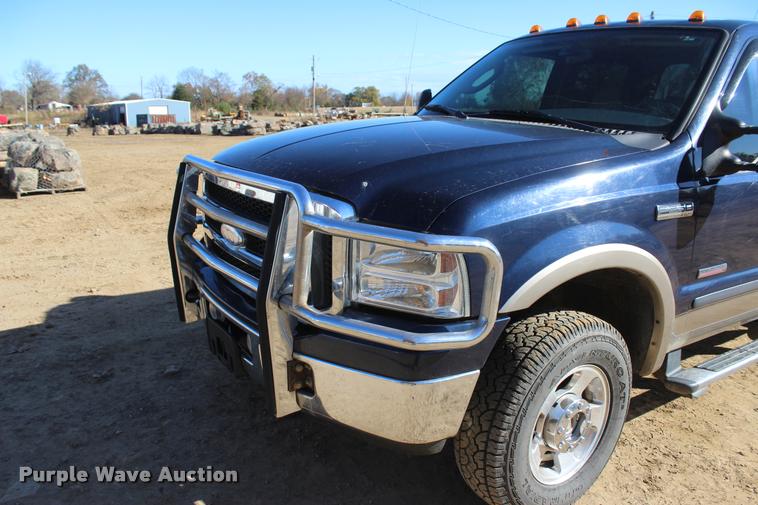 image for item L2999 2005 Ford F250 Super Duty Lariat FX4 Crew Cab pickup truck