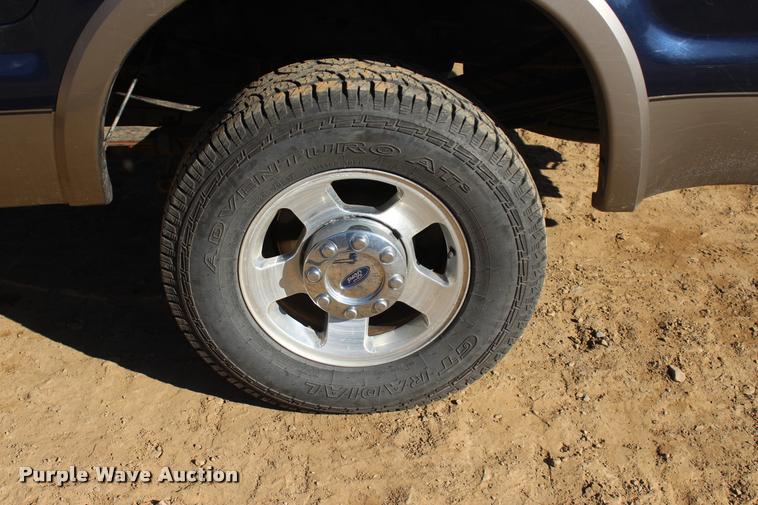 image for item L2999 2005 Ford F250 Super Duty Lariat FX4 Crew Cab pickup truck