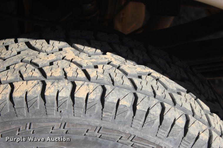 image for item L2999 2005 Ford F250 Super Duty Lariat FX4 Crew Cab pickup truck