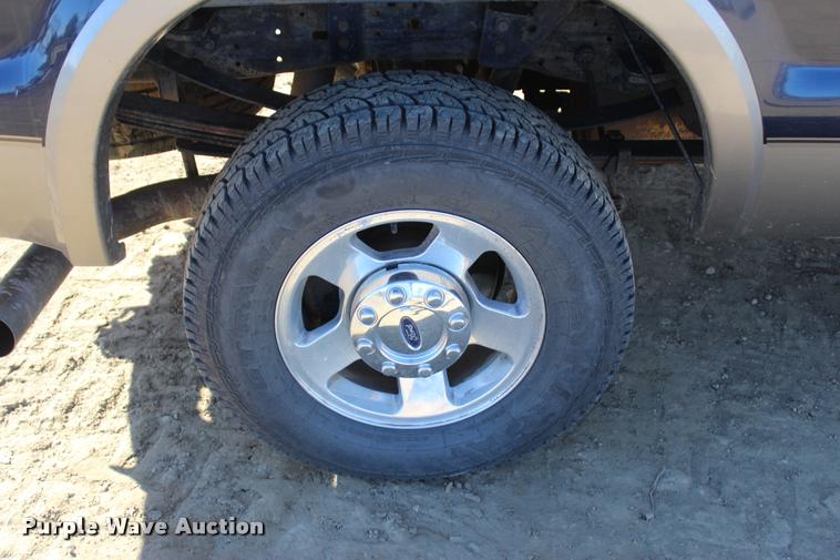 image for item L2999 2005 Ford F250 Super Duty Lariat FX4 Crew Cab pickup truck