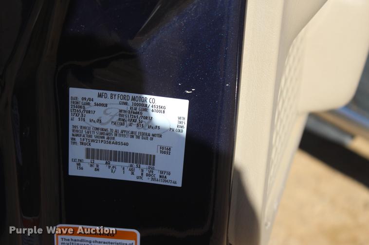 image for item L2999 2005 Ford F250 Super Duty Lariat FX4 Crew Cab pickup truck