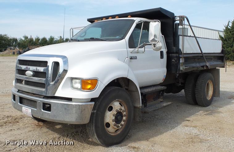 image for item L4446 2006 Ford F650 Super Duty dump truck