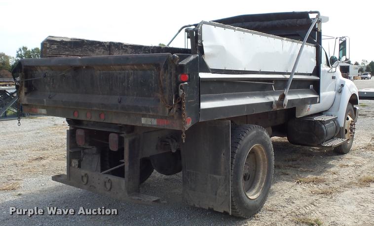 image for item L4446 2006 Ford F650 Super Duty dump truck