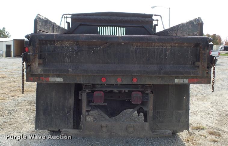 image for item L4446 2006 Ford F650 Super Duty dump truck