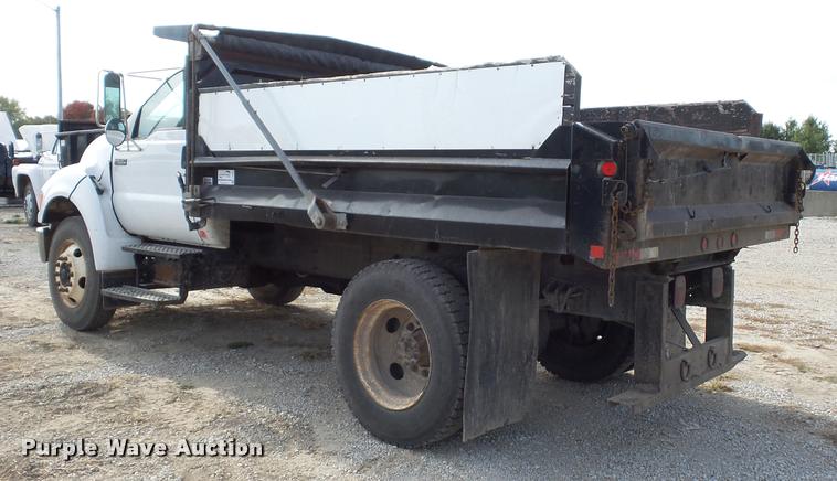 image for item L4446 2006 Ford F650 Super Duty dump truck