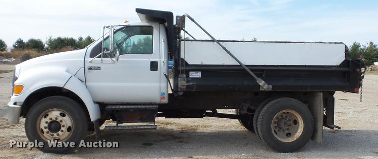image for item L4446 2006 Ford F650 Super Duty dump truck