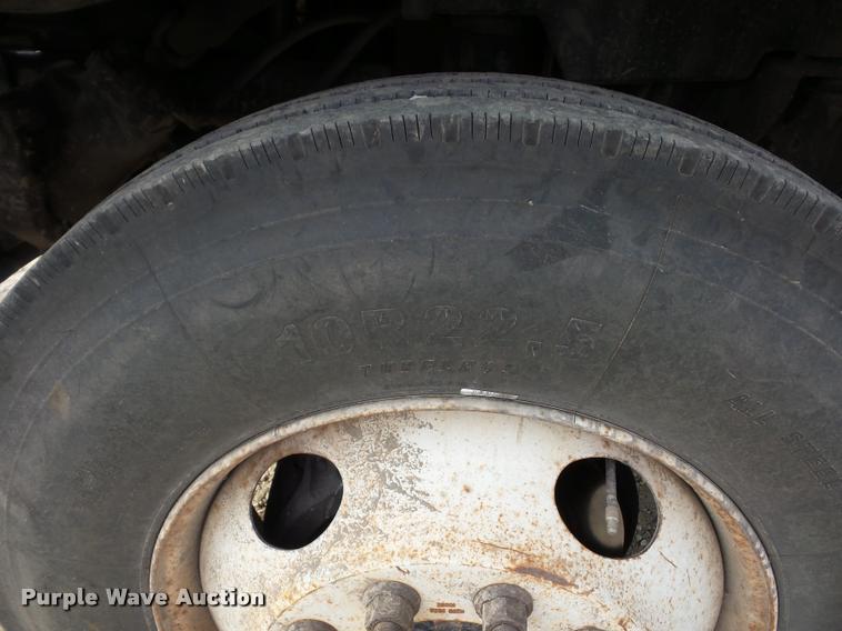 image for item L4446 2006 Ford F650 Super Duty dump truck