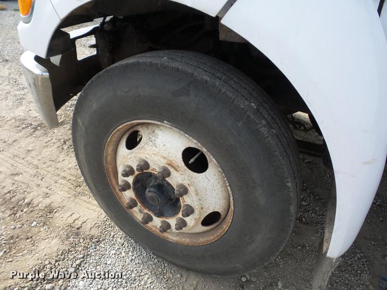 image for item L4446 2006 Ford F650 Super Duty dump truck