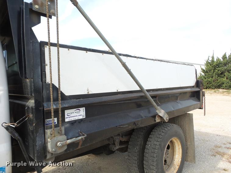 image for item L4446 2006 Ford F650 Super Duty dump truck