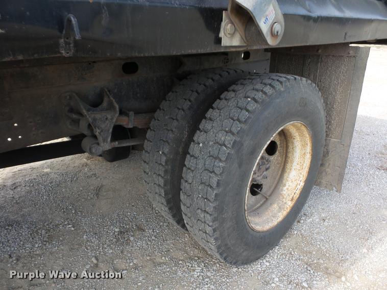image for item L4446 2006 Ford F650 Super Duty dump truck