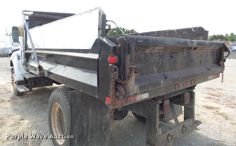image for item L4446 2006 Ford F650 Super Duty dump truck