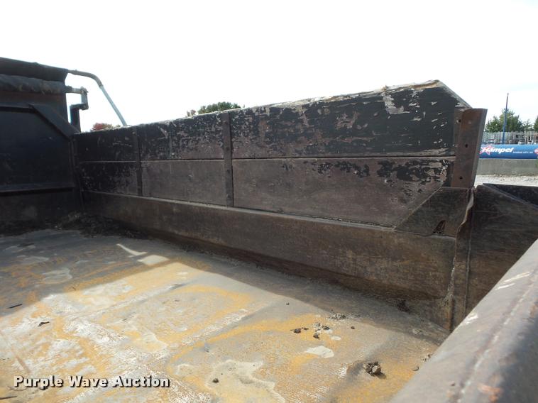 image for item L4446 2006 Ford F650 Super Duty dump truck