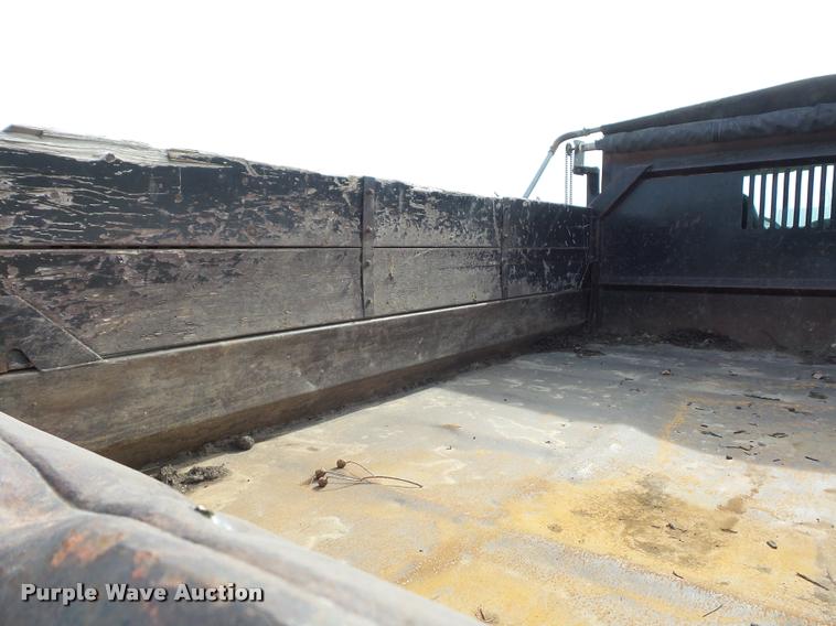 image for item L4446 2006 Ford F650 Super Duty dump truck