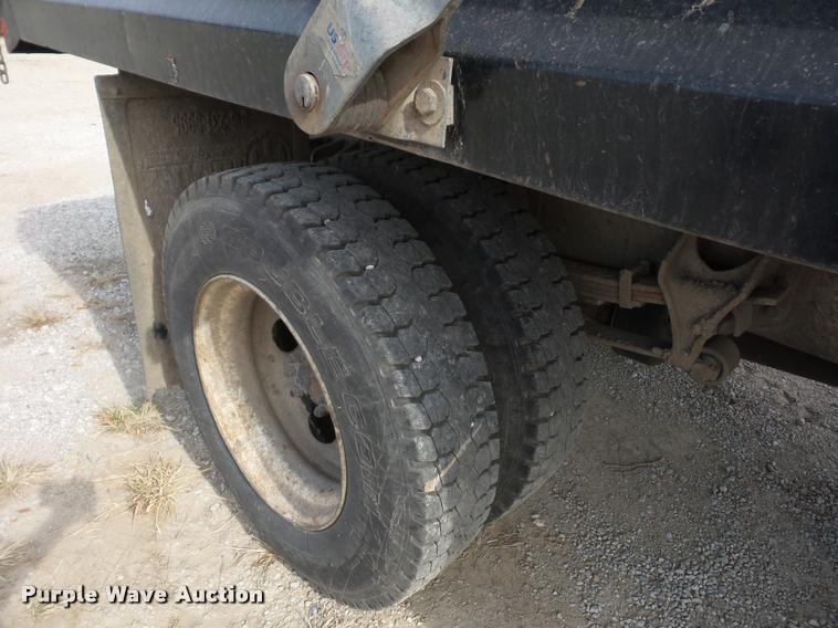 image for item L4446 2006 Ford F650 Super Duty dump truck