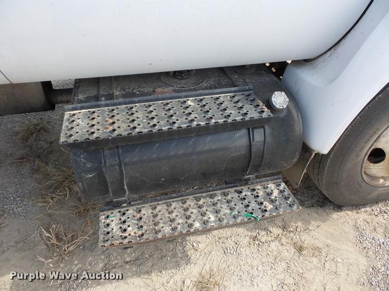 image for item L4446 2006 Ford F650 Super Duty dump truck